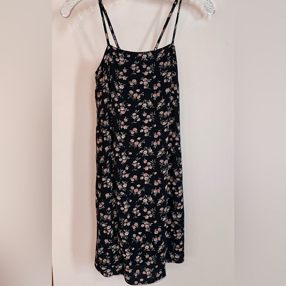 NWT! American Eagle Outfitters Floral Dress, Tie feature on back, Size XS